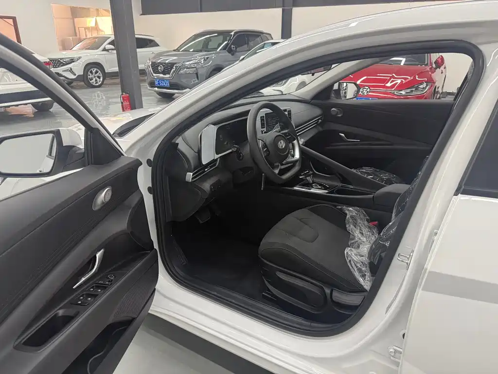 Hyundai Elantra — миниатюра 8
