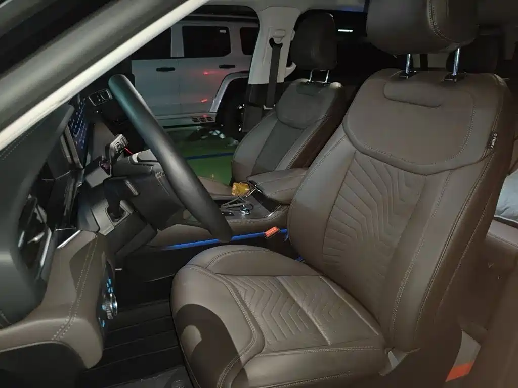 Ford Explorer — миниатюра 8
