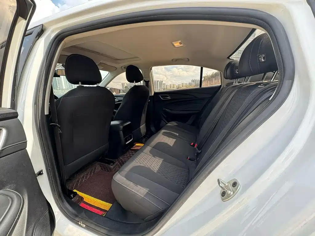 Roewe i5 — миниатюра 5