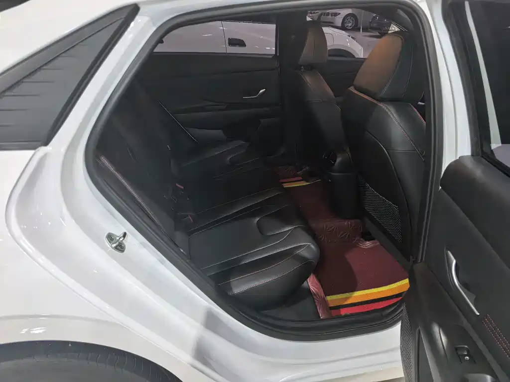 Hyundai Elantra — миниатюра 13