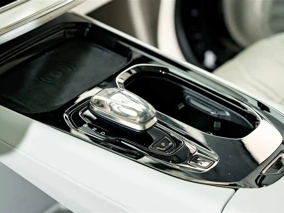 Volvo EM90 — миниатюра 12
