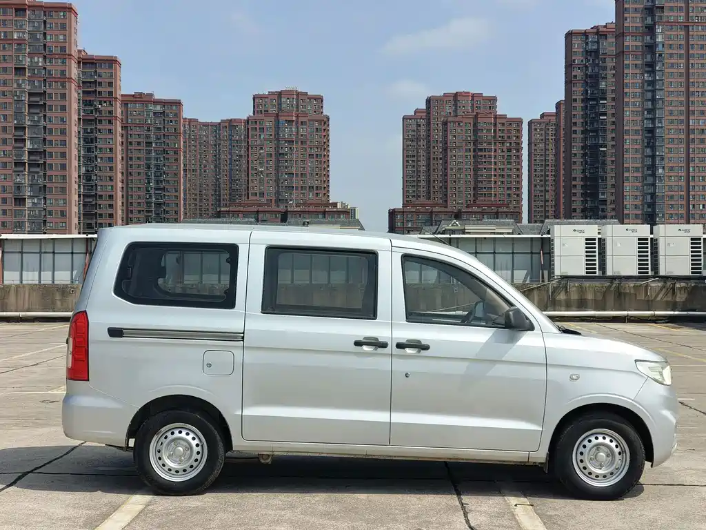 Wuling Hongguang V — миниатюра 8