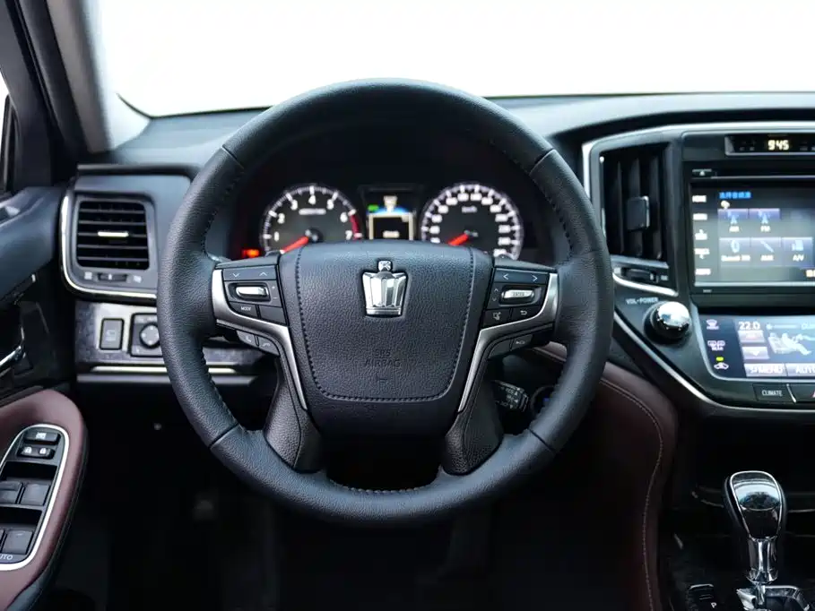 Toyota Crown — миниатюра 12