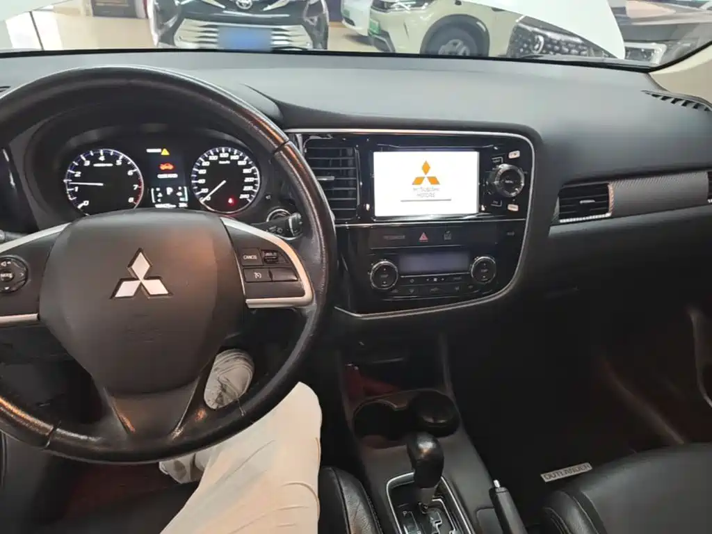 Mitsubishi Outlander (Import) — миниатюра 10