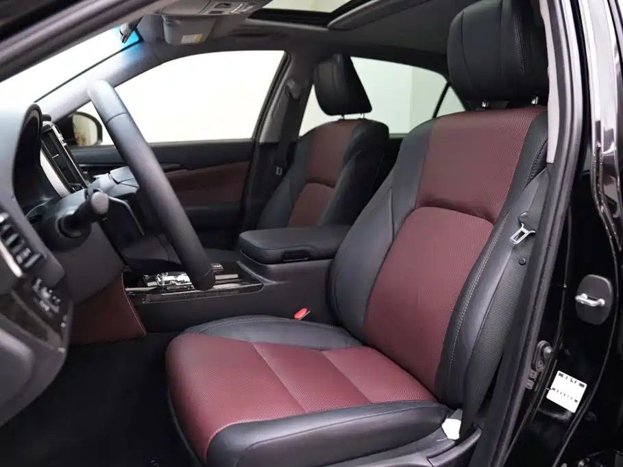 Toyota Crown — миниатюра 7