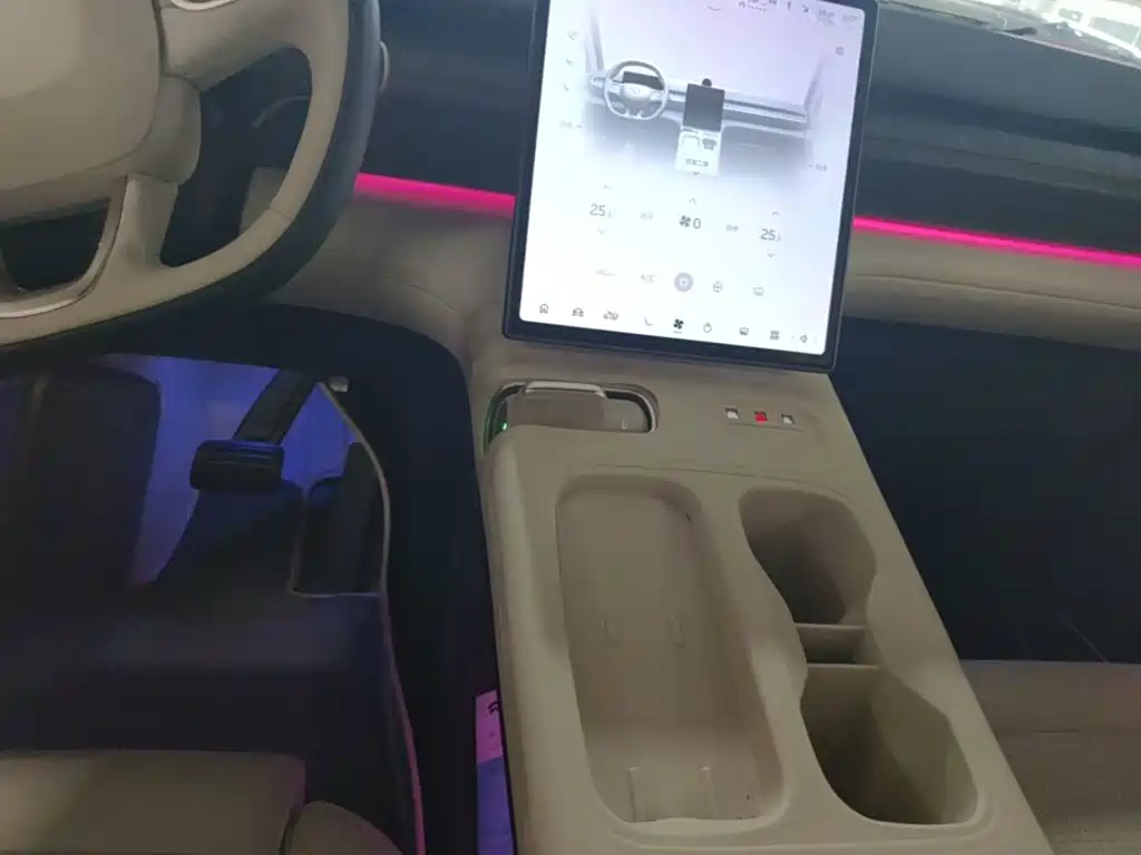 NIO ES6 — миниатюра 14