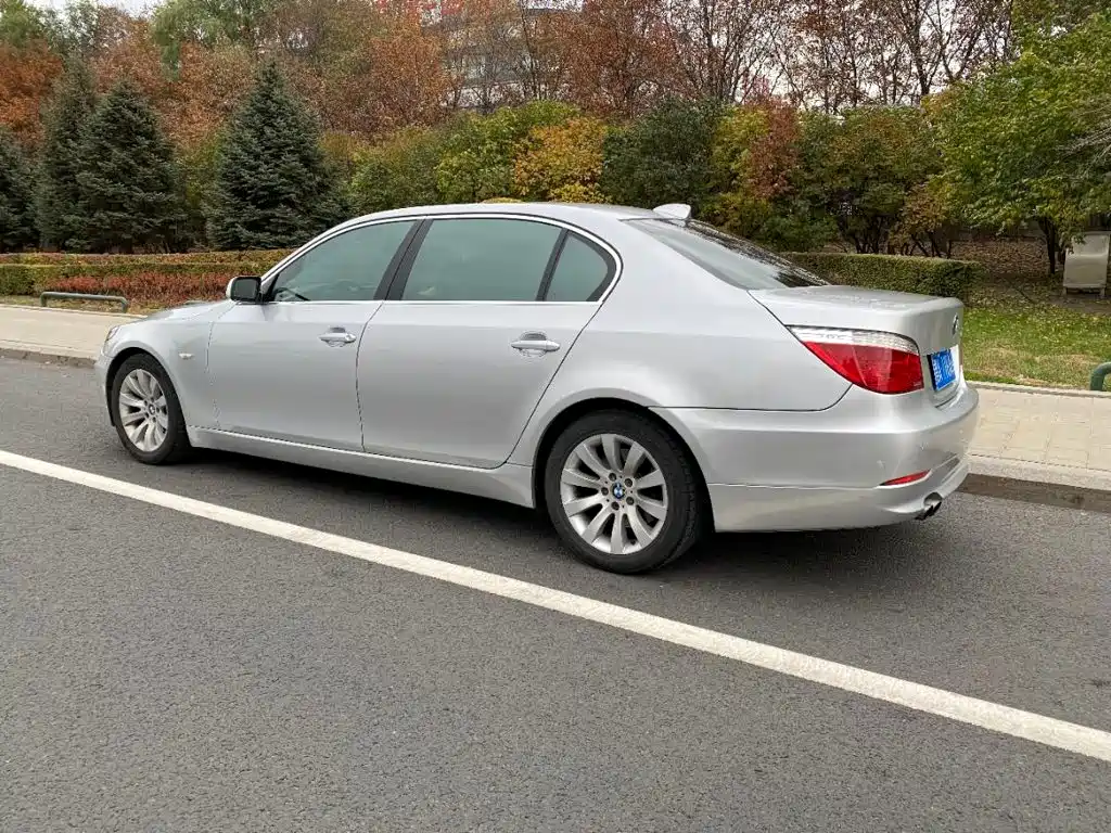 BMW 5 Series — миниатюра 6