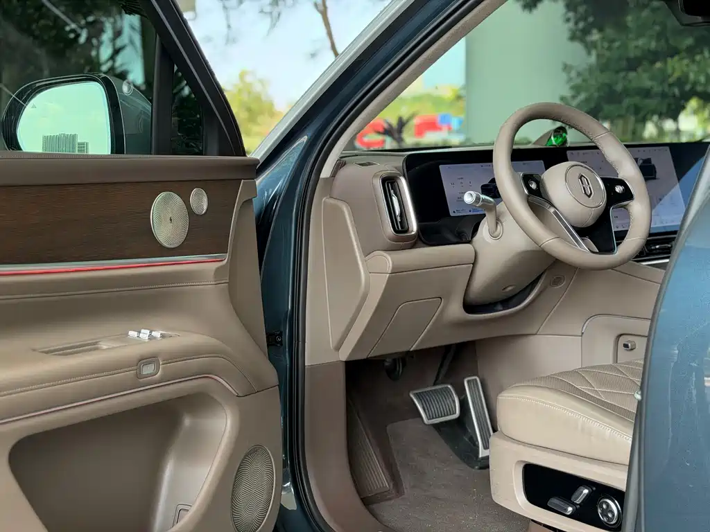 AITO ASK THE WORLD M9