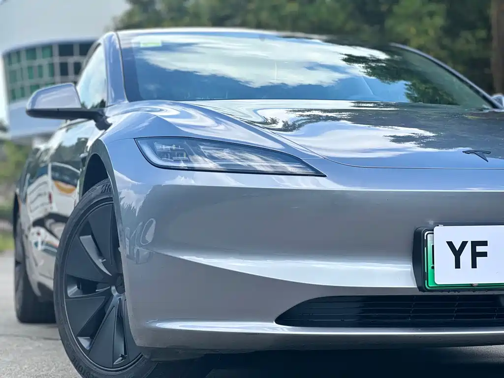 Tesla Model 3 — миниатюра 4