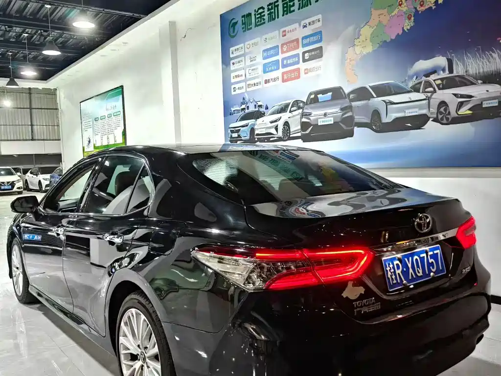 Toyota Camry — миниатюра 8