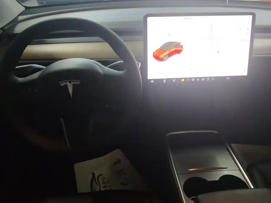 Tesla Model Y — миниатюра 12