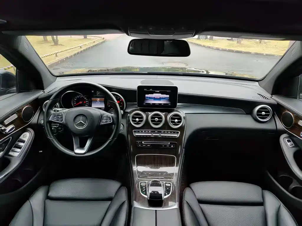 MERCEDES-BENZ GLC