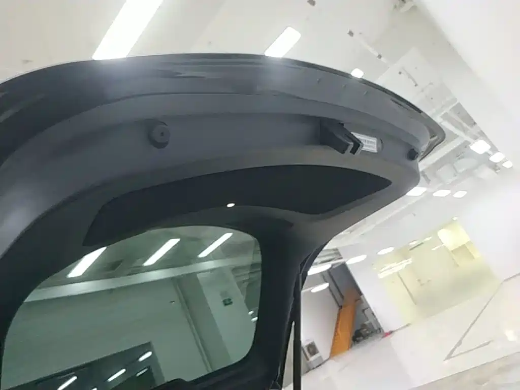 Tesla Model Y — миниатюра 19