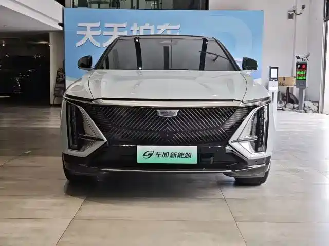 Cadillac IQ 2022 Luxury