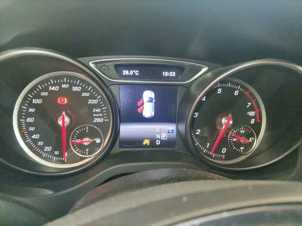 Mercedes-Benz GLA — миниатюра 12