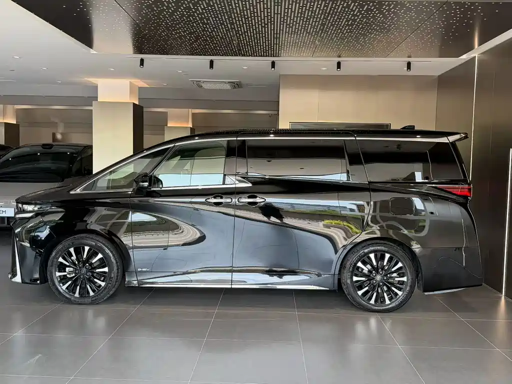 Toyota Vellfire — миниатюра 6