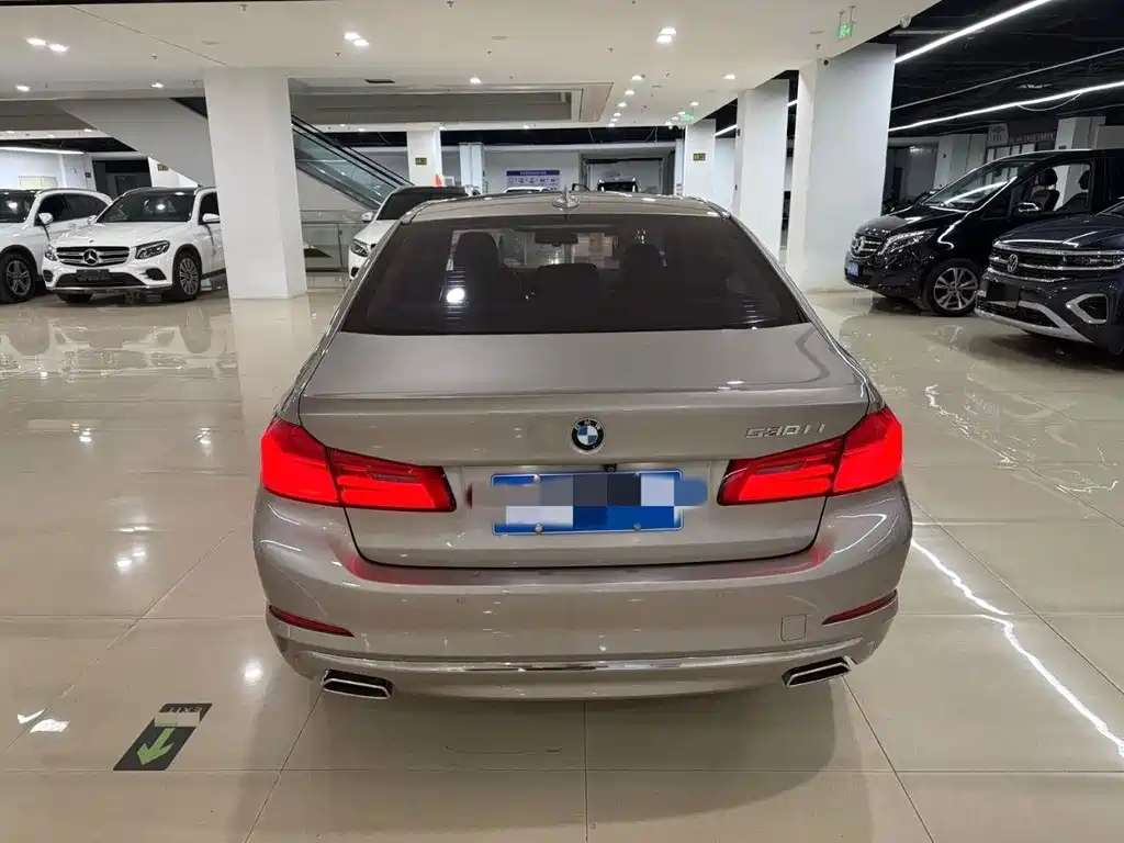 BMW 5 Series — миниатюра 10