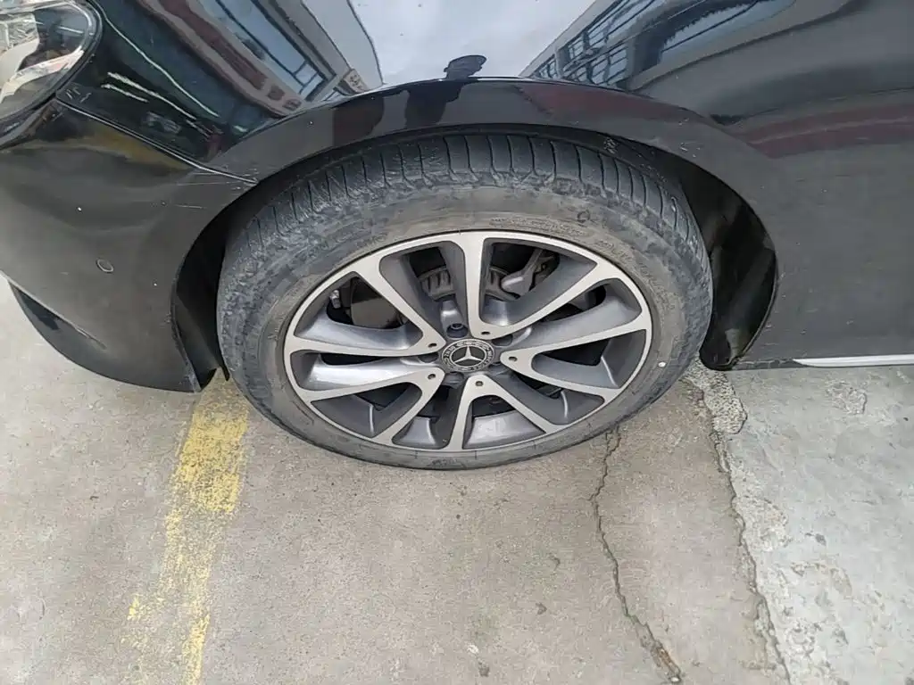 Mercedes-Benz E-Class — миниатюра 23