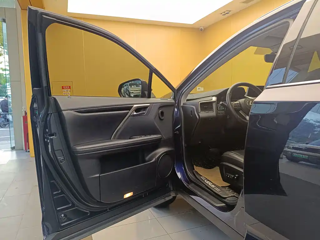 Lexus RX — миниатюра 7