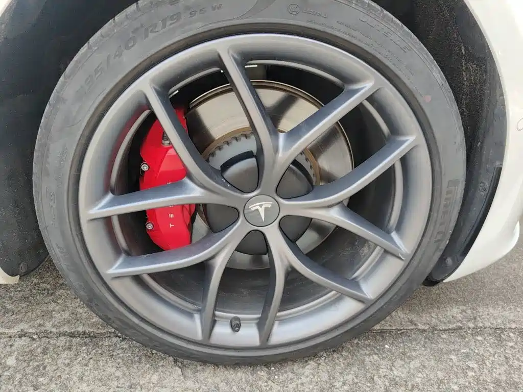 Tesla Model 3 — миниатюра 25