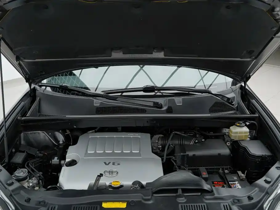 Toyota Highlander (Import) — миниатюра 38