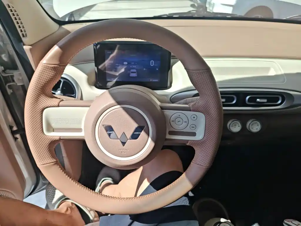Wuling MINIEV — миниатюра 11