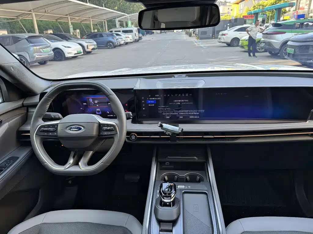 Ford Edge — миниатюра 11