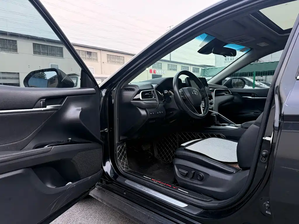 Toyota Camry 2021 2.0G Luxury