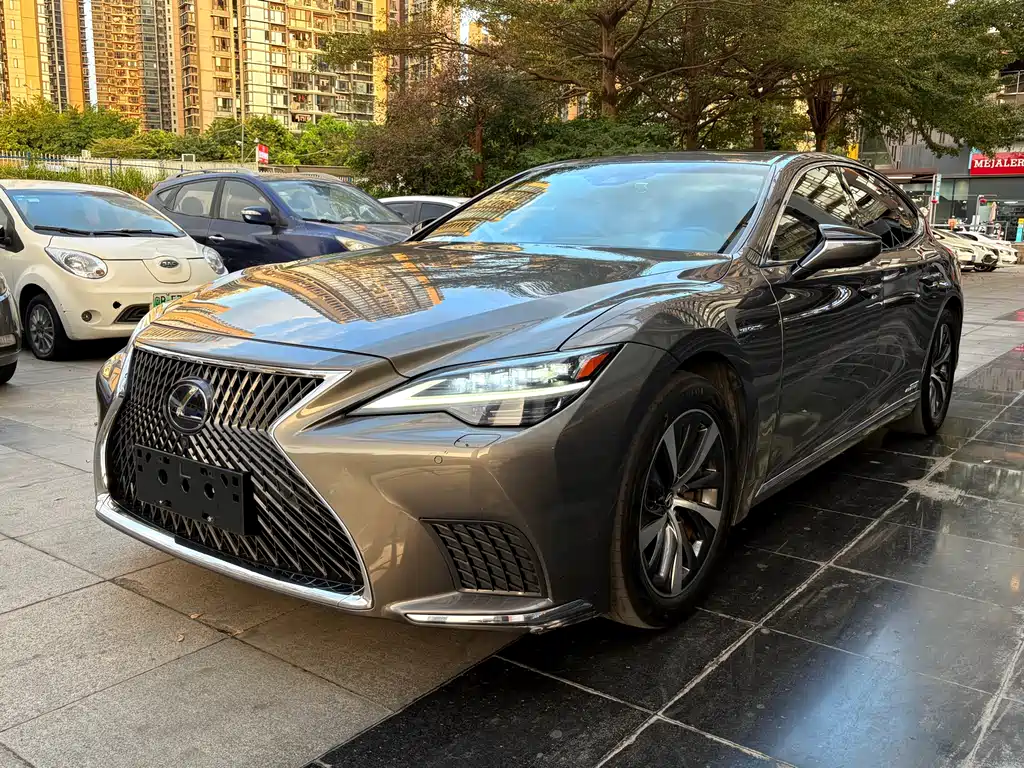 LEXUS LS
