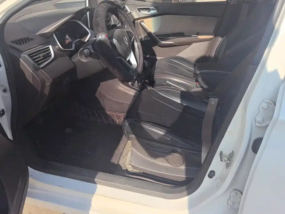 Baojun 310W — миниатюра 9