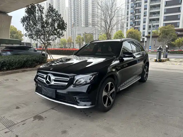 MERCEDES-BENZ GLC
