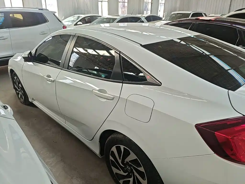 Honda Civic — миниатюра 5