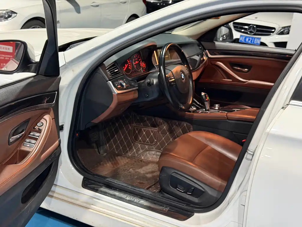 BMW 5 Series — миниатюра 2
