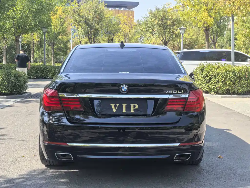 BMW 7 Series — миниатюра 8