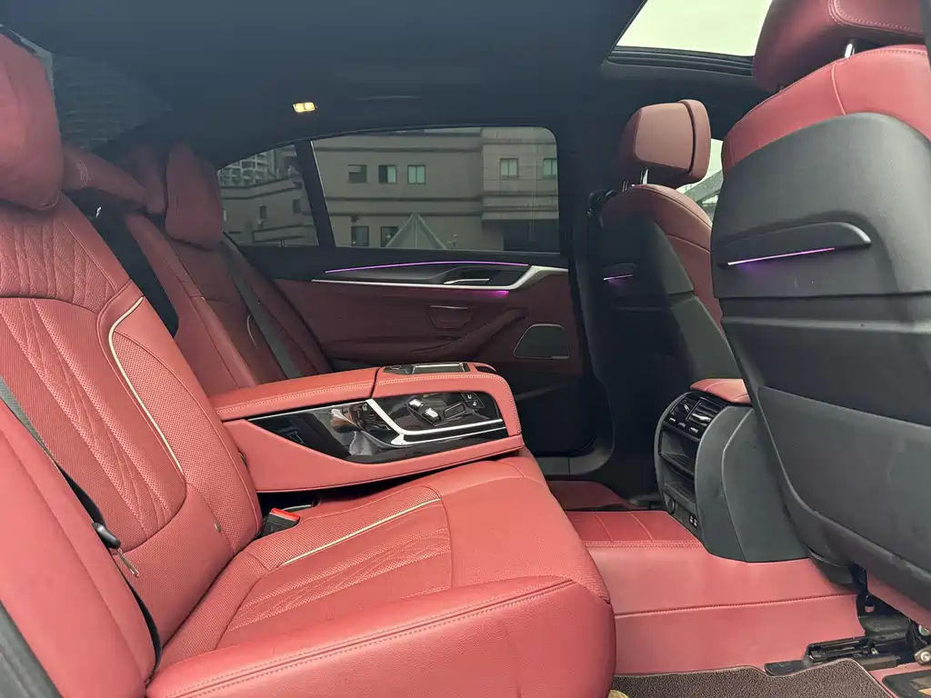 BMW 5 Series New Energy — миниатюра 13