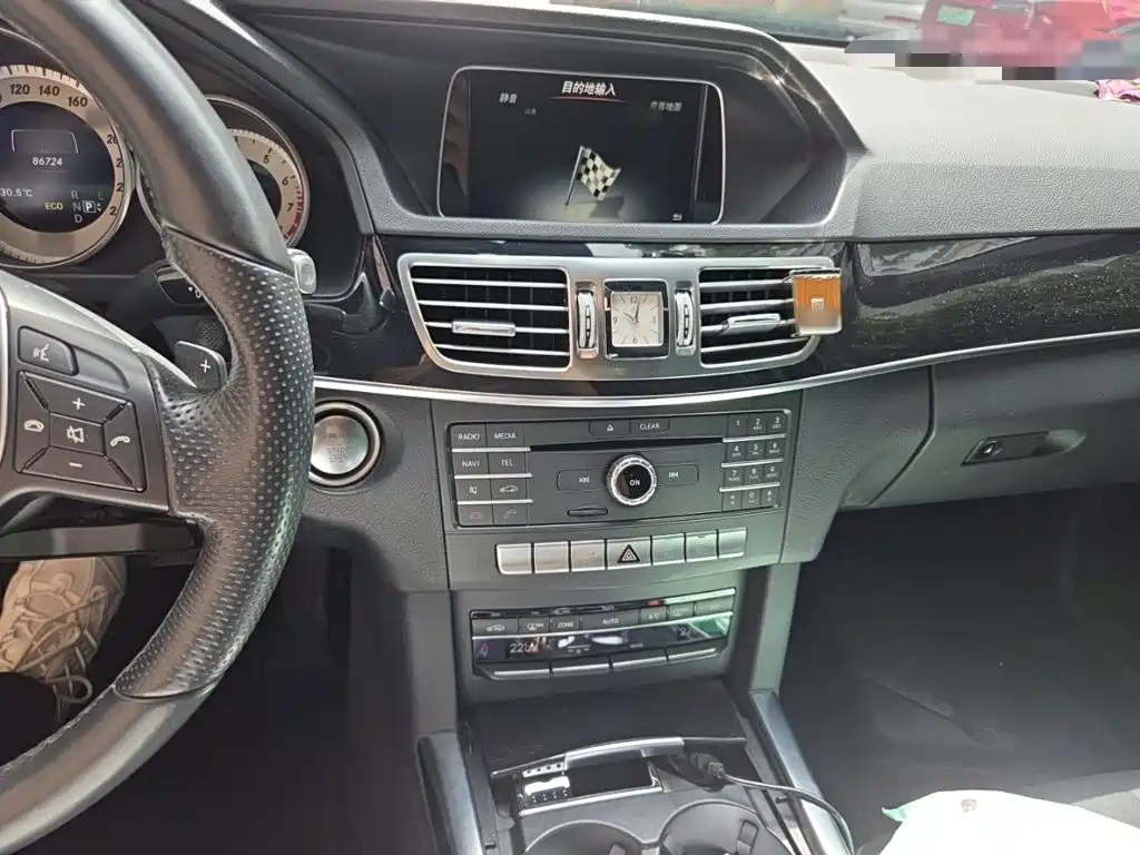 Mercedes-Benz E-Class — миниатюра 6