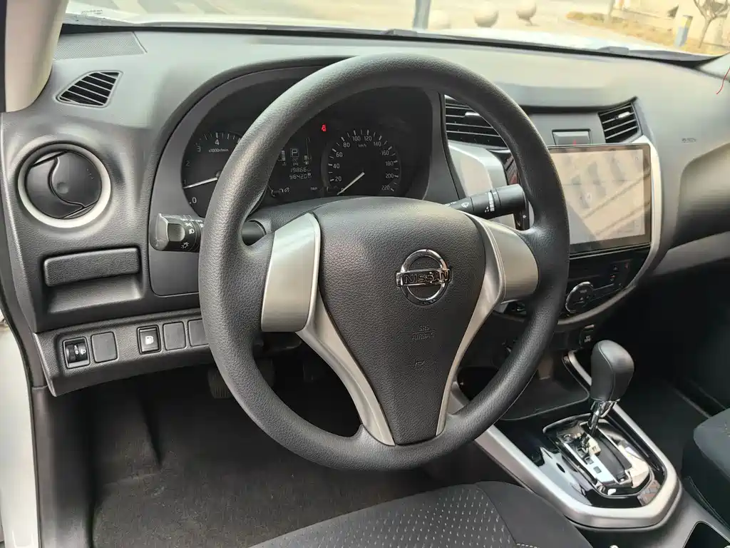 NISSAN NAVARRA