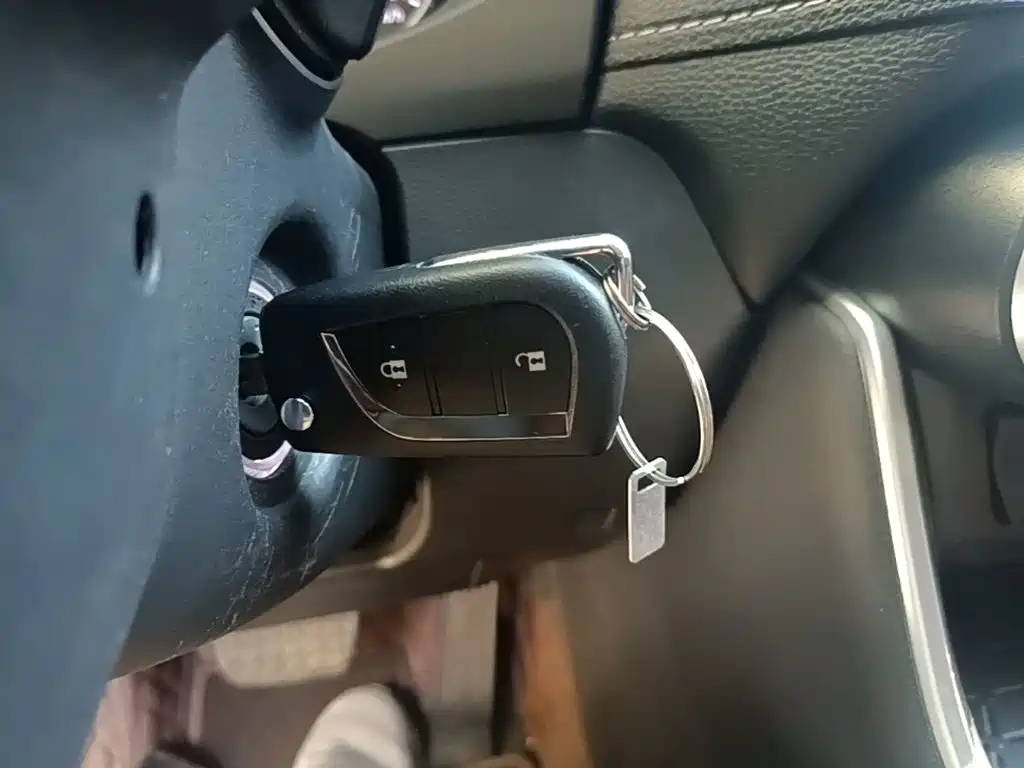Toyota RAV4 — миниатюра 9