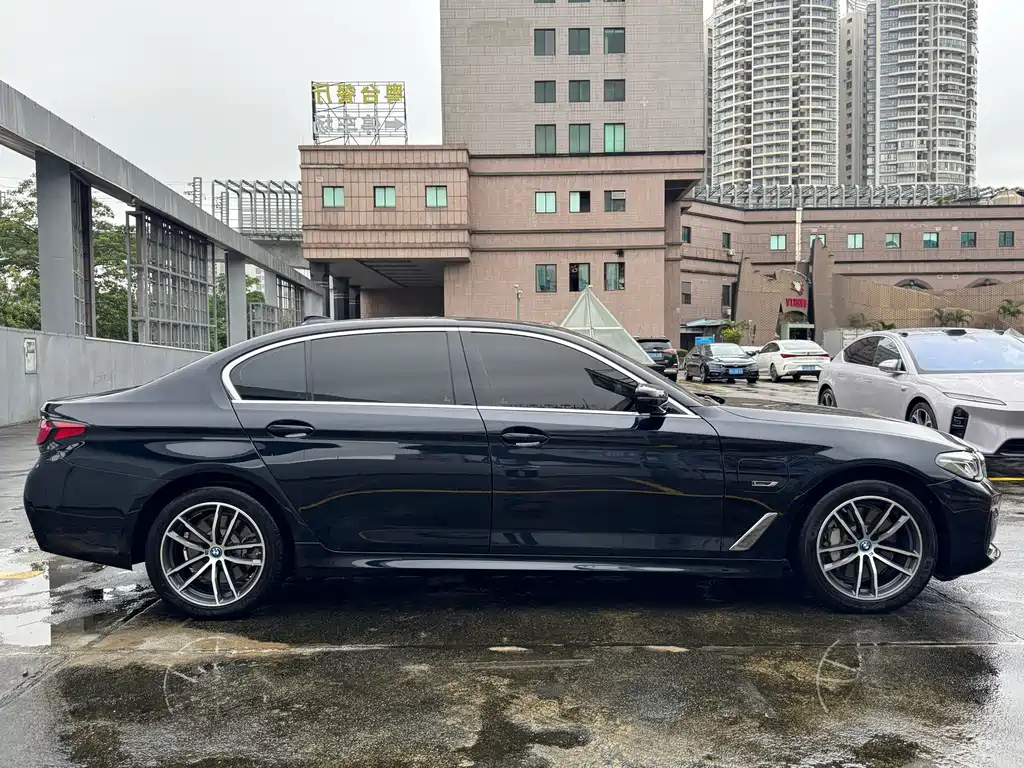 BMW 5 Series New Energy — миниатюра 23