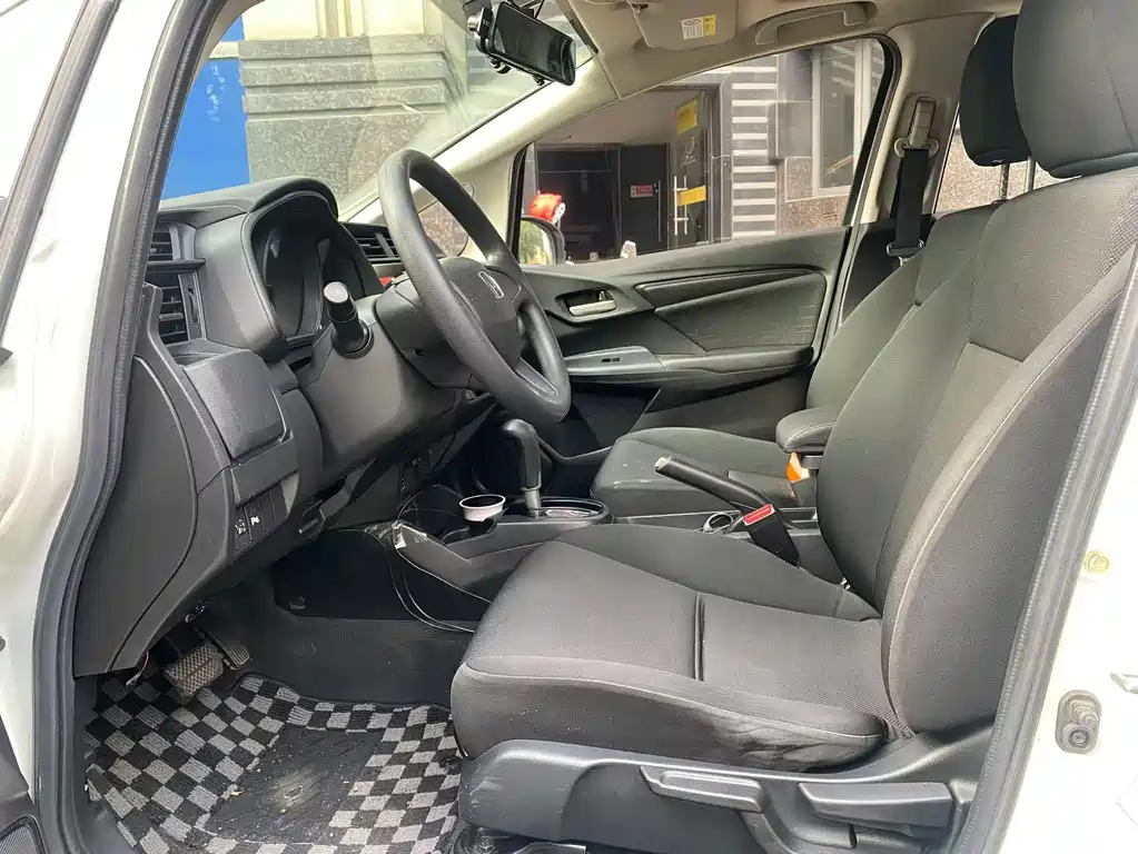 Honda Fit — миниатюра 7