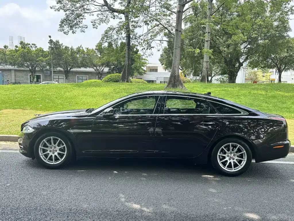 Jaguar XJ — миниатюра 6
