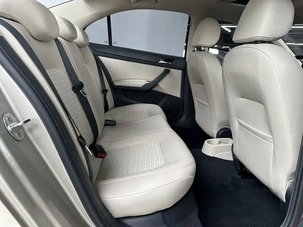 Skoda Rapid — миниатюра 14