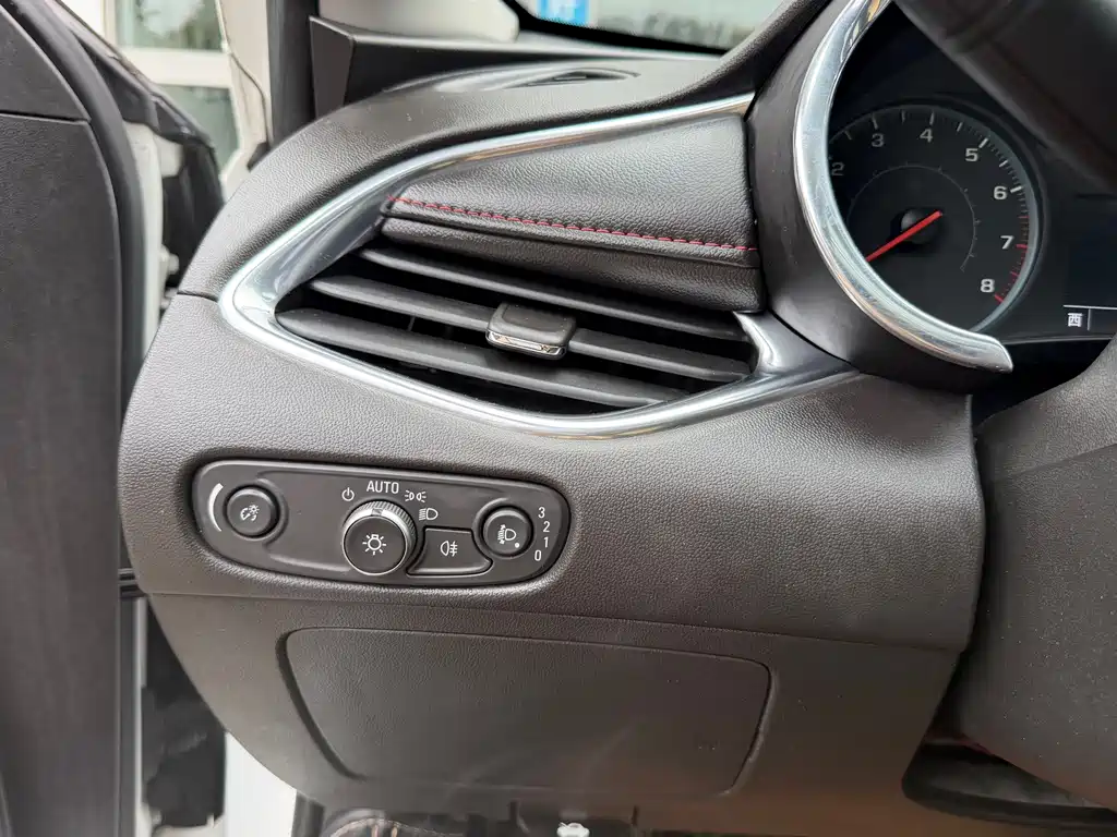 Chevrolet Malibu XL — миниатюра 13
