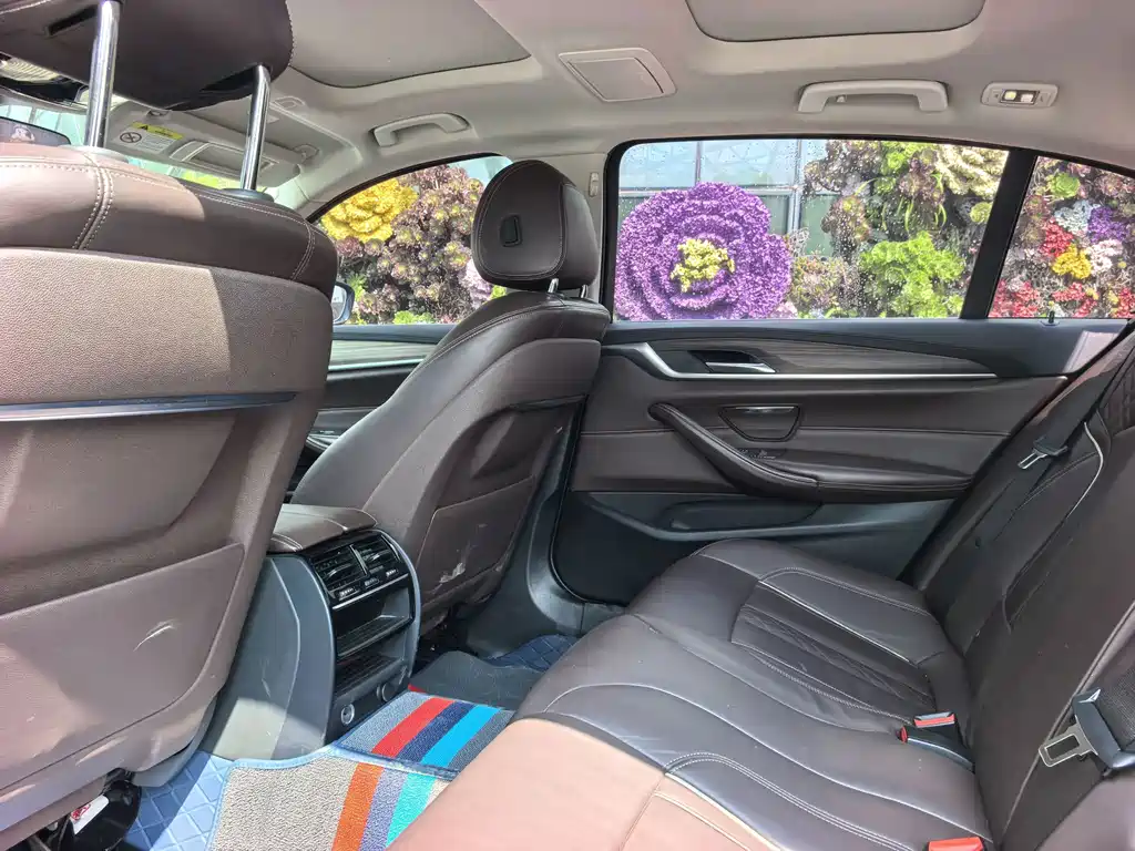 BMW 5 Series — миниатюра 13