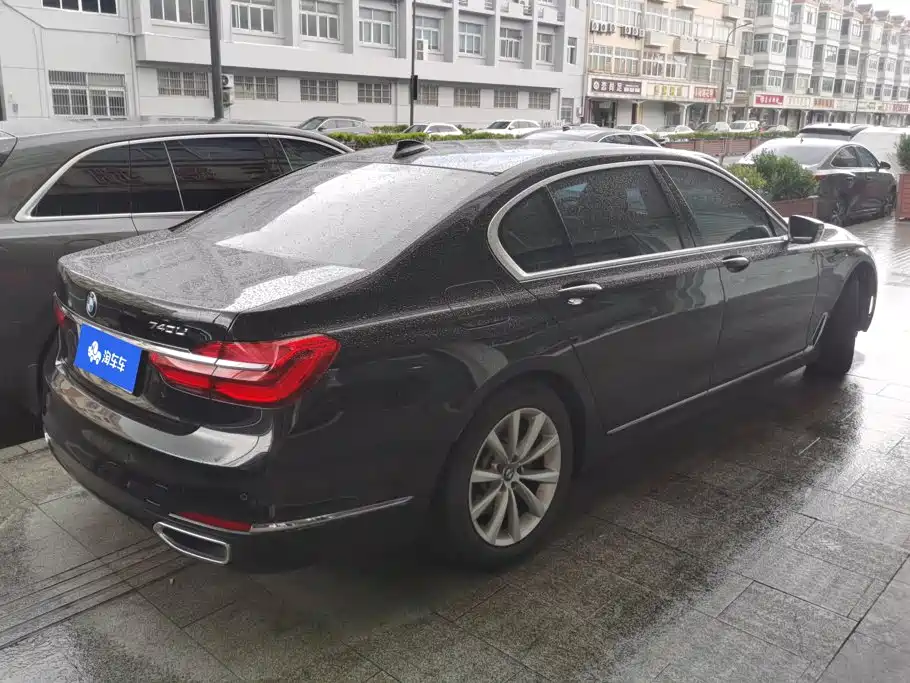 BMW 7 Series — миниатюра 3
