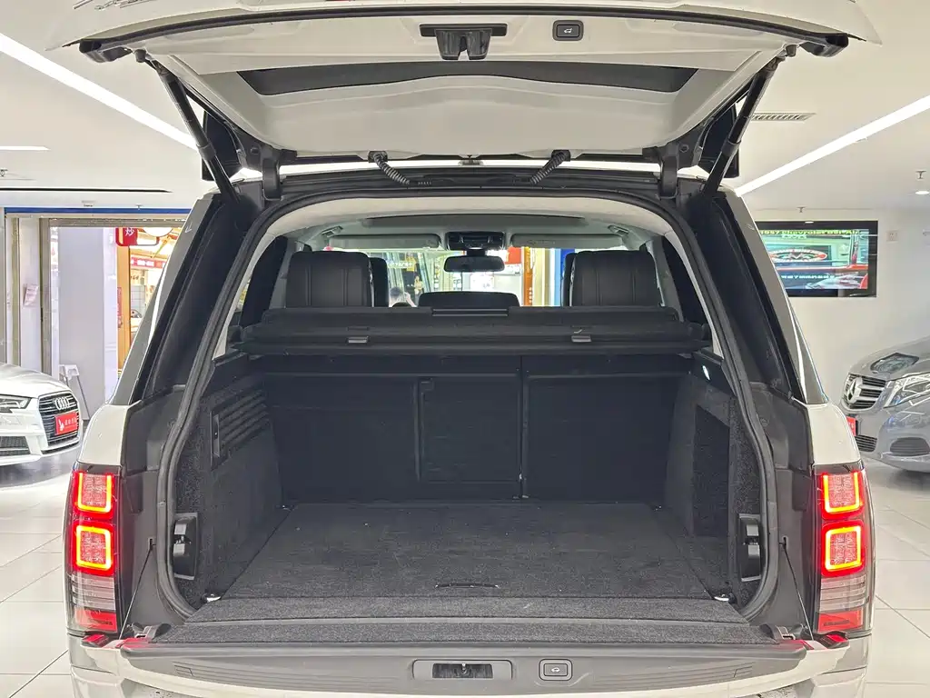 Land Rover Range Rover — миниатюра 8