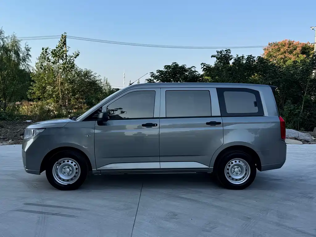 Wuling Hongguang PLUS — миниатюра 3