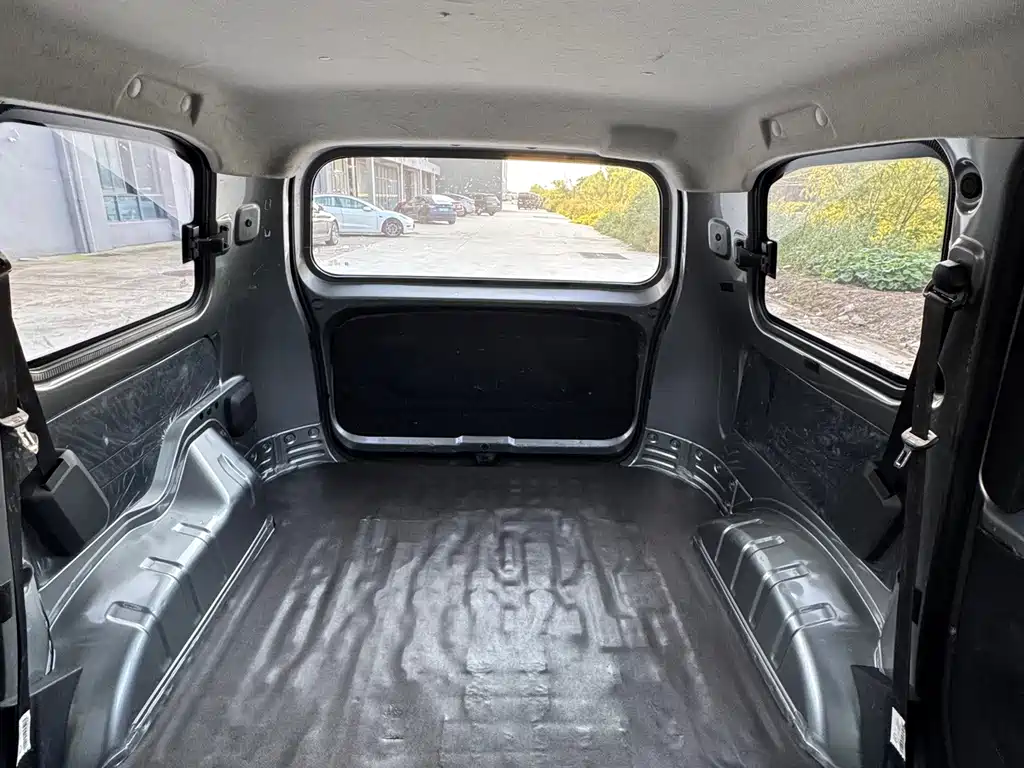 Wuling Hongguang PLUS — миниатюра 10