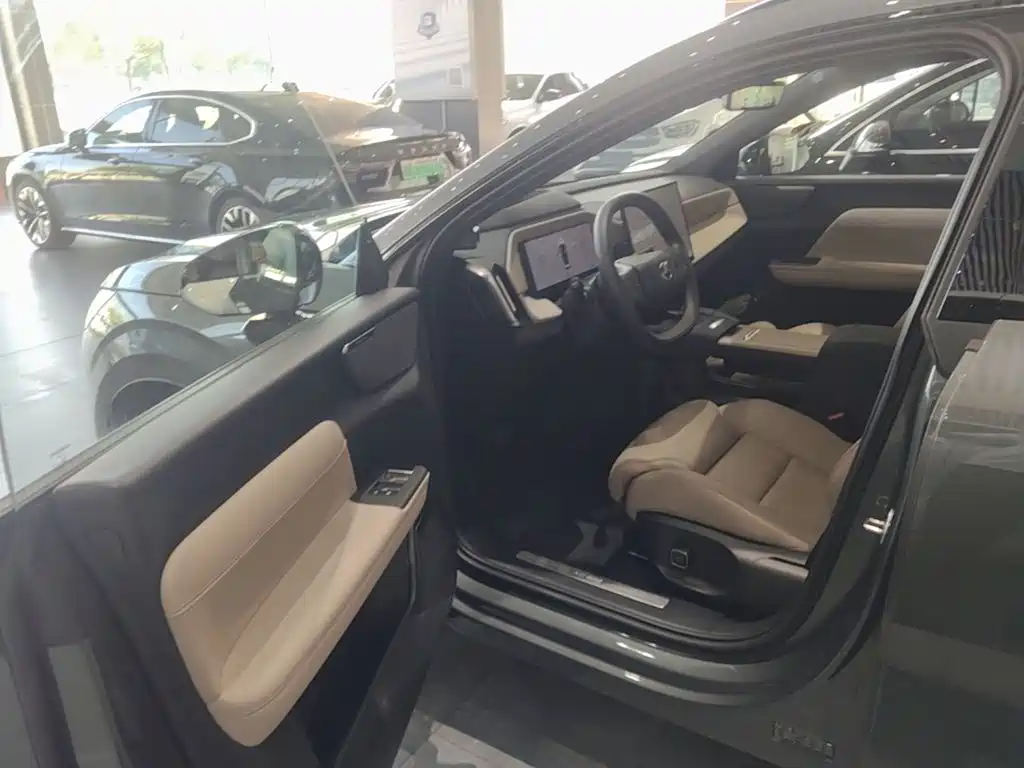 Volvo XC70 PHEV — миниатюра 16