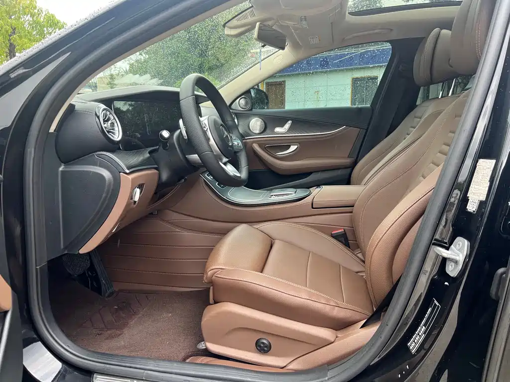 Mercedes-Benz E-Class — миниатюра 8